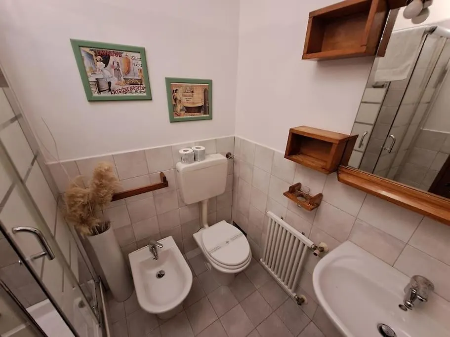 A Casa Di Emma Apartment Parma 0*,