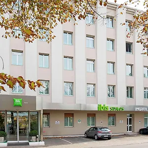 Ibis Styles Toscanini Отель